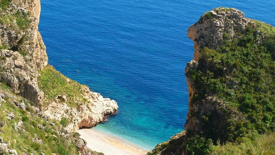 Tranquility, Sun, Breathtaking Views & 7 Minutes Drive To Sea Apartment Benitachell