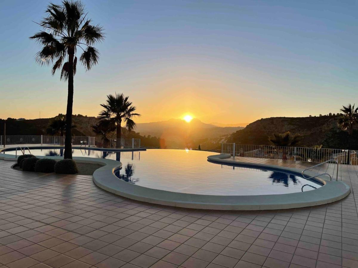 Tranquility, Sun, Breathtaking Views & 7 Minutes Drive To Sea * Benitachell